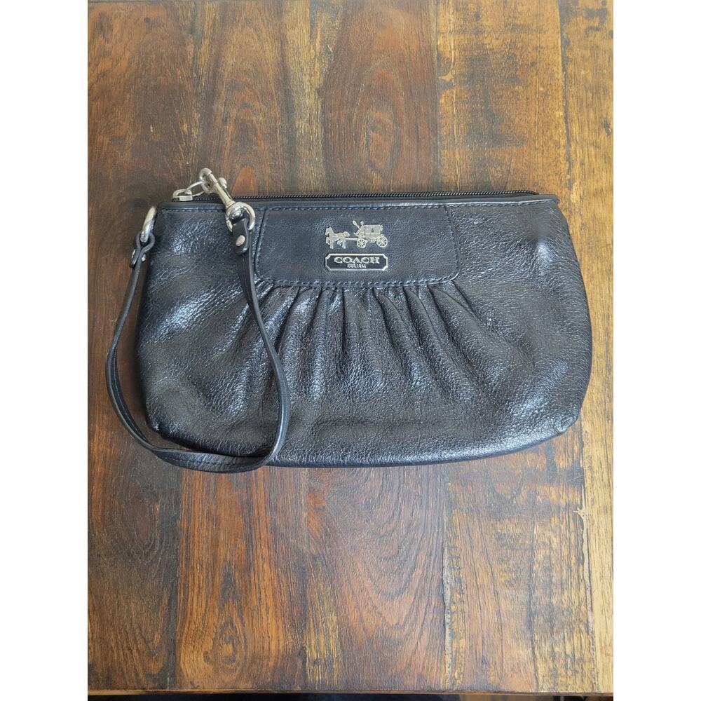 Authentic COACH Madison Black Large Pleated Leather Wristlet Clutch 41978